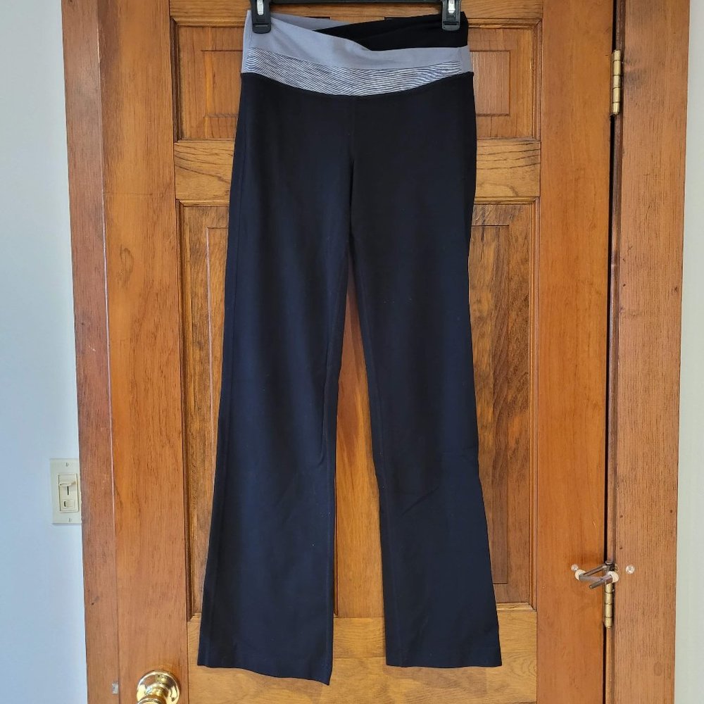Lululemon Straight Leg Leggings, Size 6, Black and White